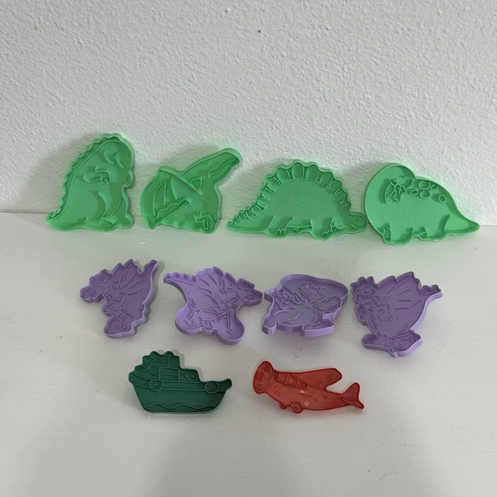 Wilson Vintage Plastic Cookie Cutters Dinosaurs Dragons Boat‎ and Plane 1988-90